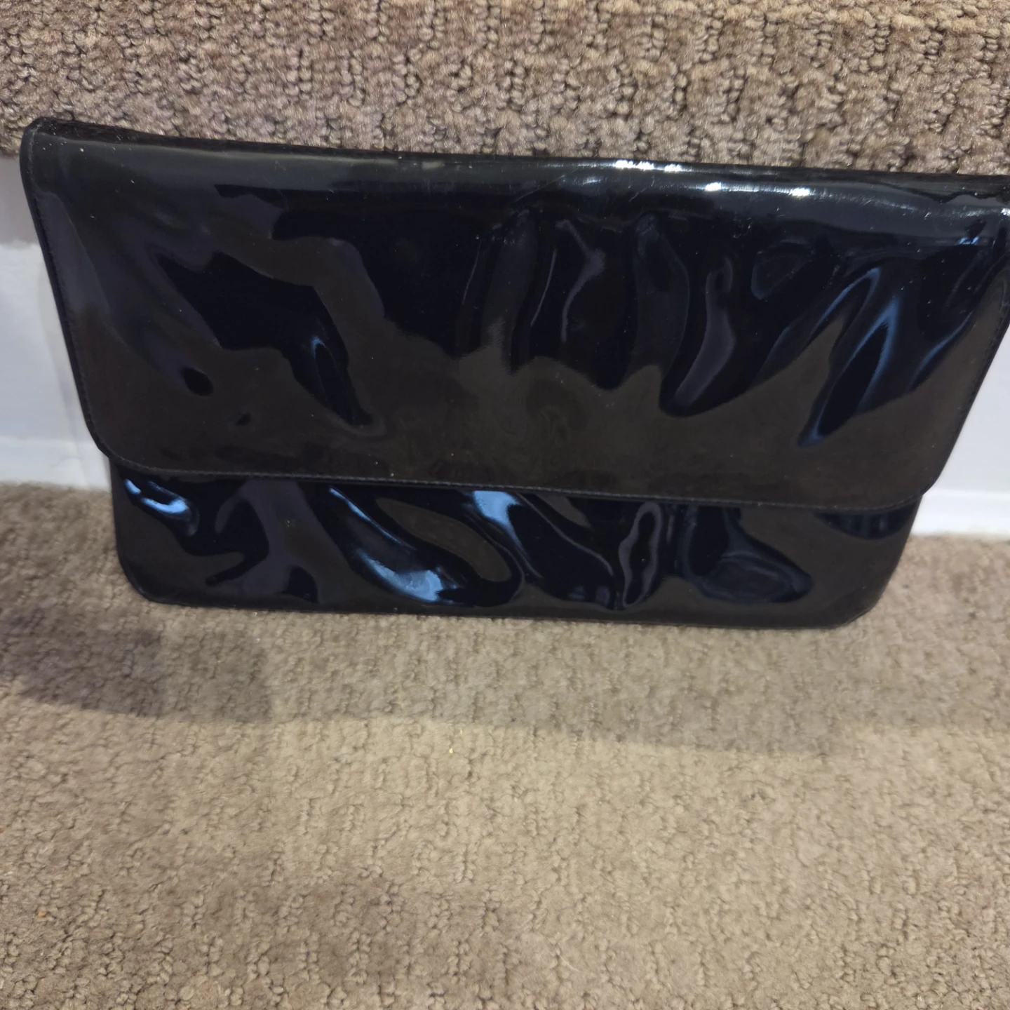 Black patent leather clutch bag - photo 2