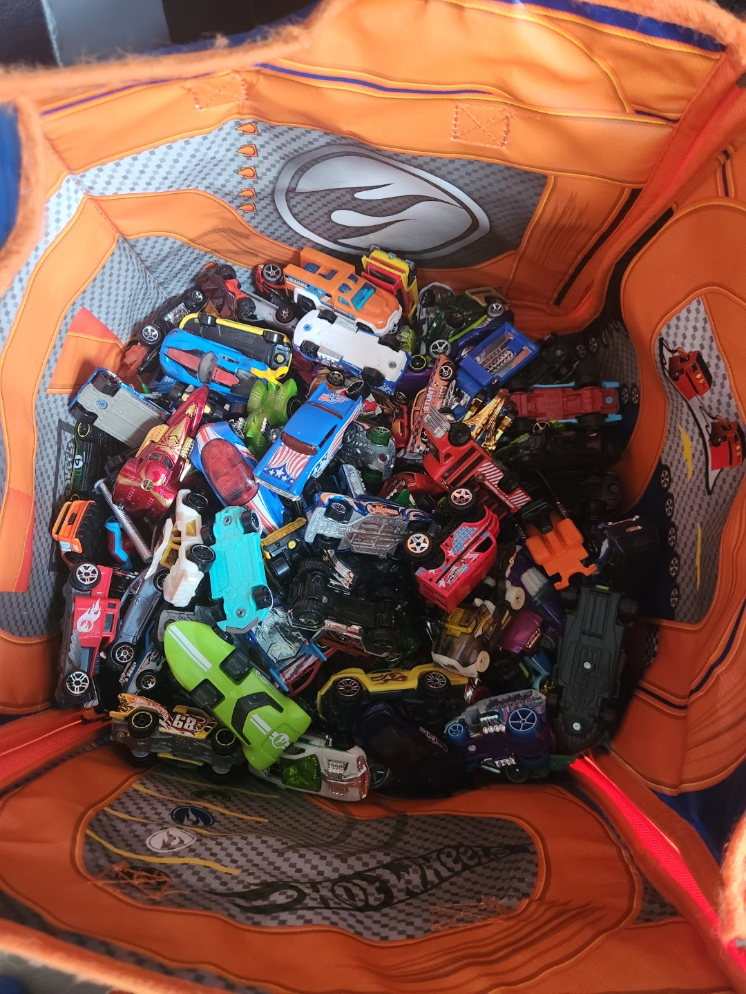 Hot Wheels Storage Box and Assorted Cars - photo 2
