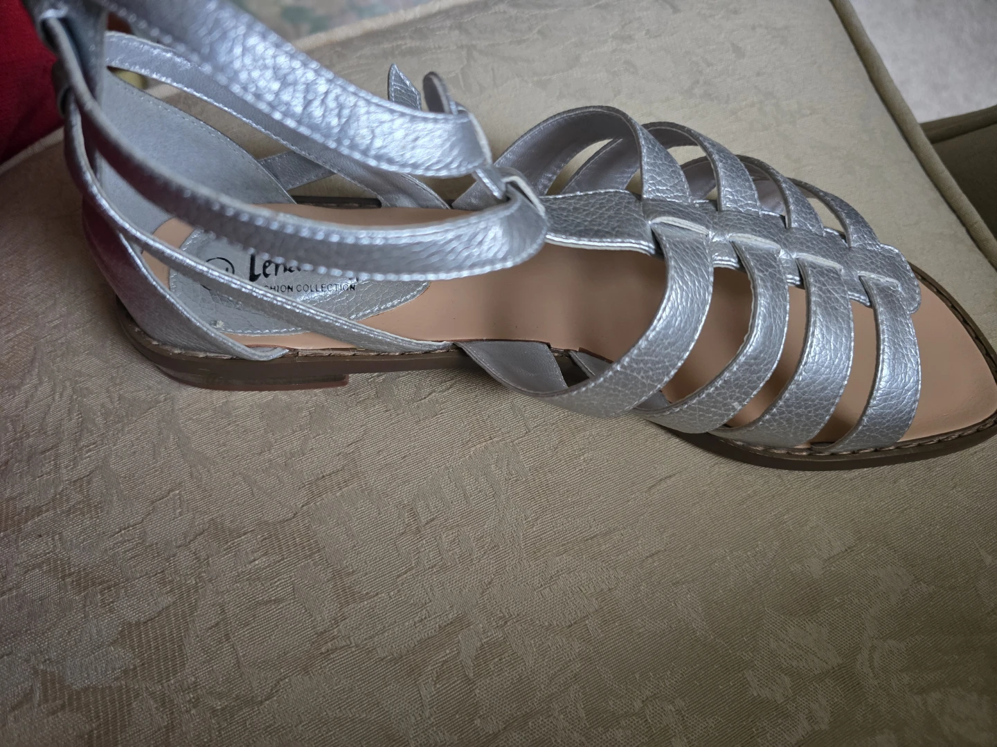 Lonaluisa Silver Gladiator Sandals Size 9 - photo 2