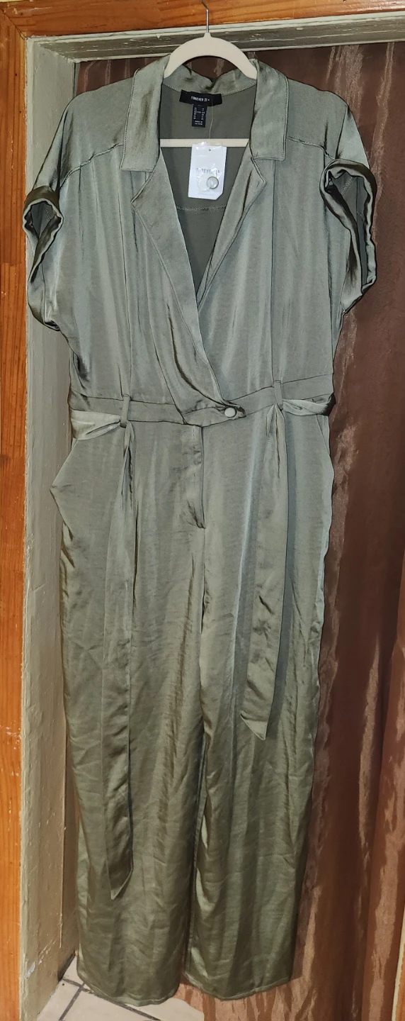 Forever 21+ Olive Green Jumpsuit Size 1X - photo 2