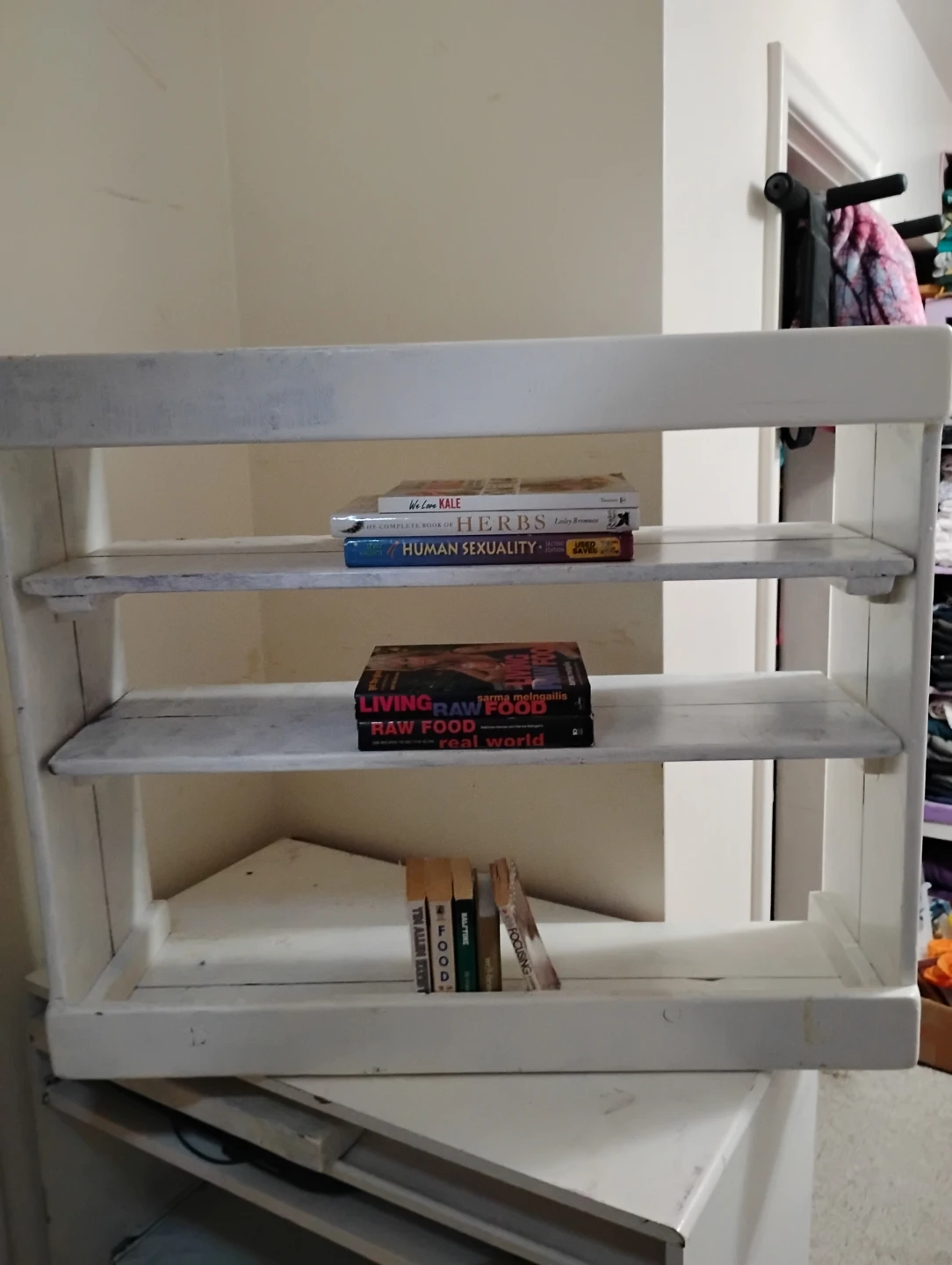 White Wooden bookshelf Shelf - photo 4