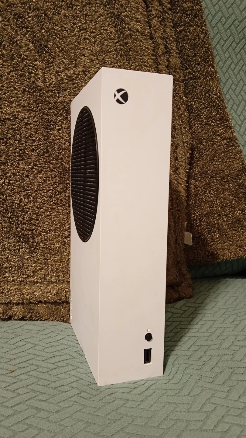 Xbox Series S with Xbox one controller - photo 2