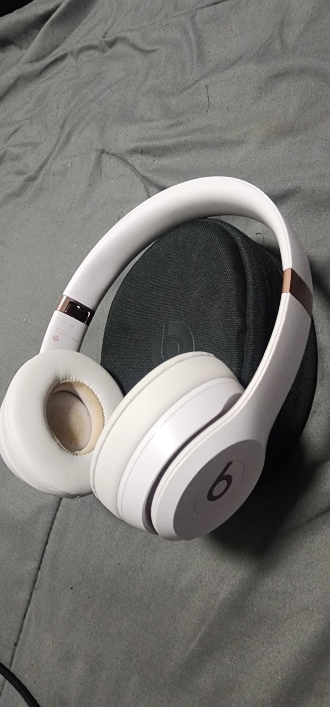 Beats Solo4 Wireless Headphones - White and Gold - photo 2