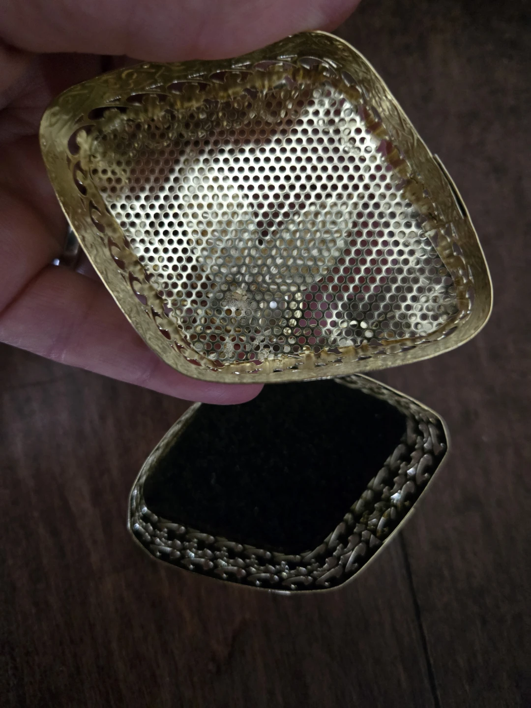 Gold-tone decorative trinket box - photo 4