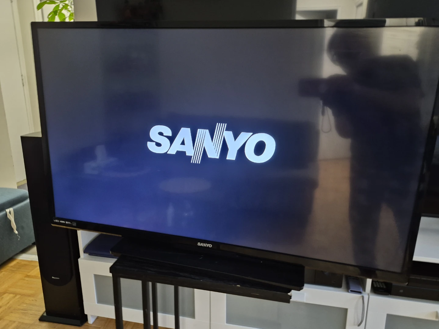 Sanyo LED Television No Remote - photo 2