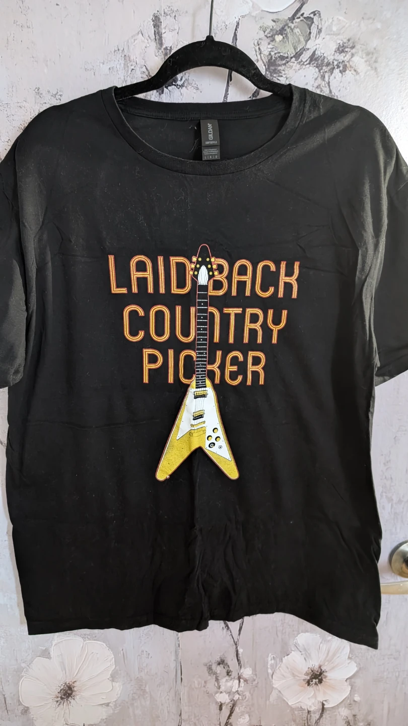 Gildan Laid Back Country Picker Graphic T-Shirt