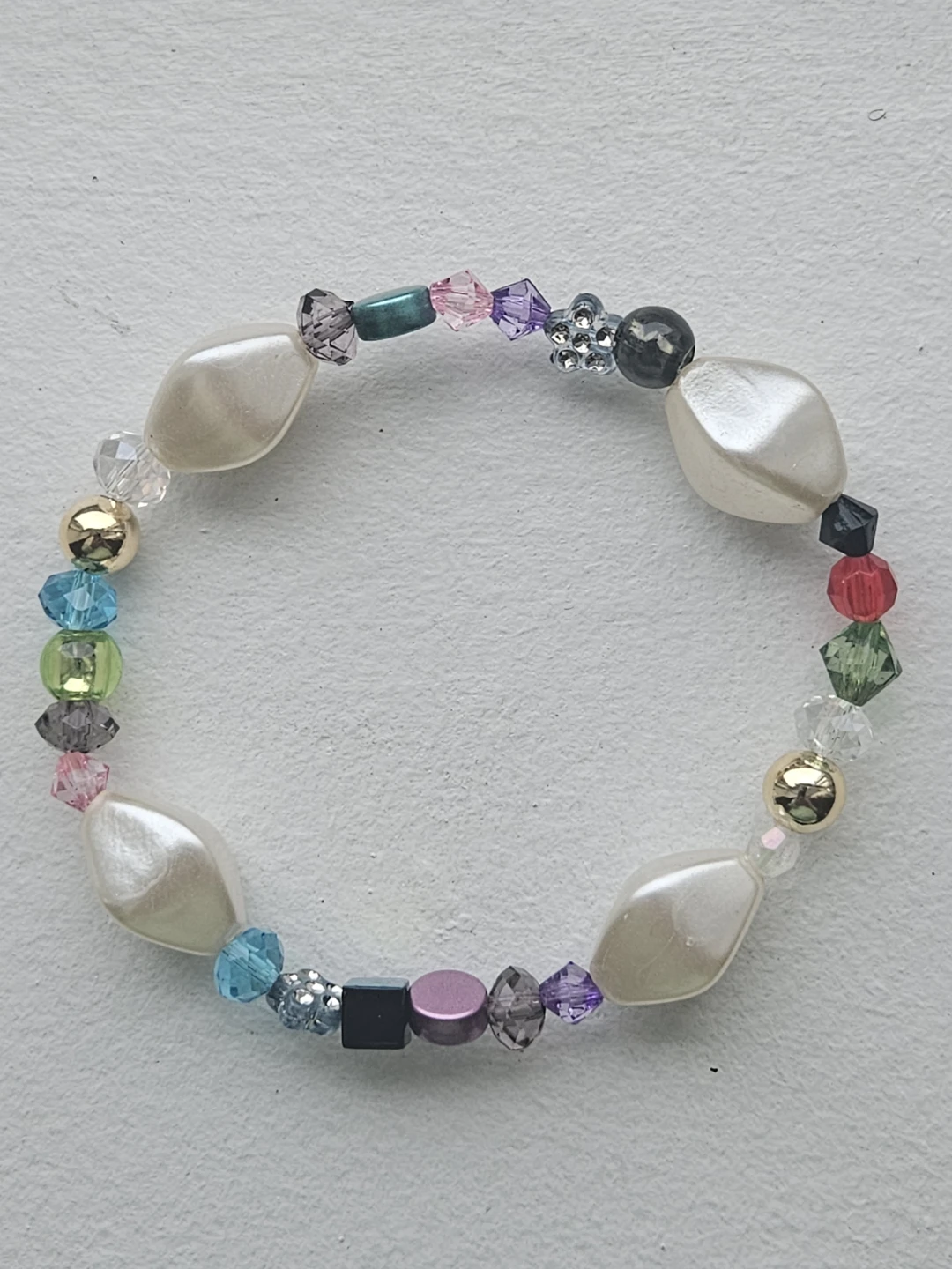 Multicoloured beaded elastic bracelet