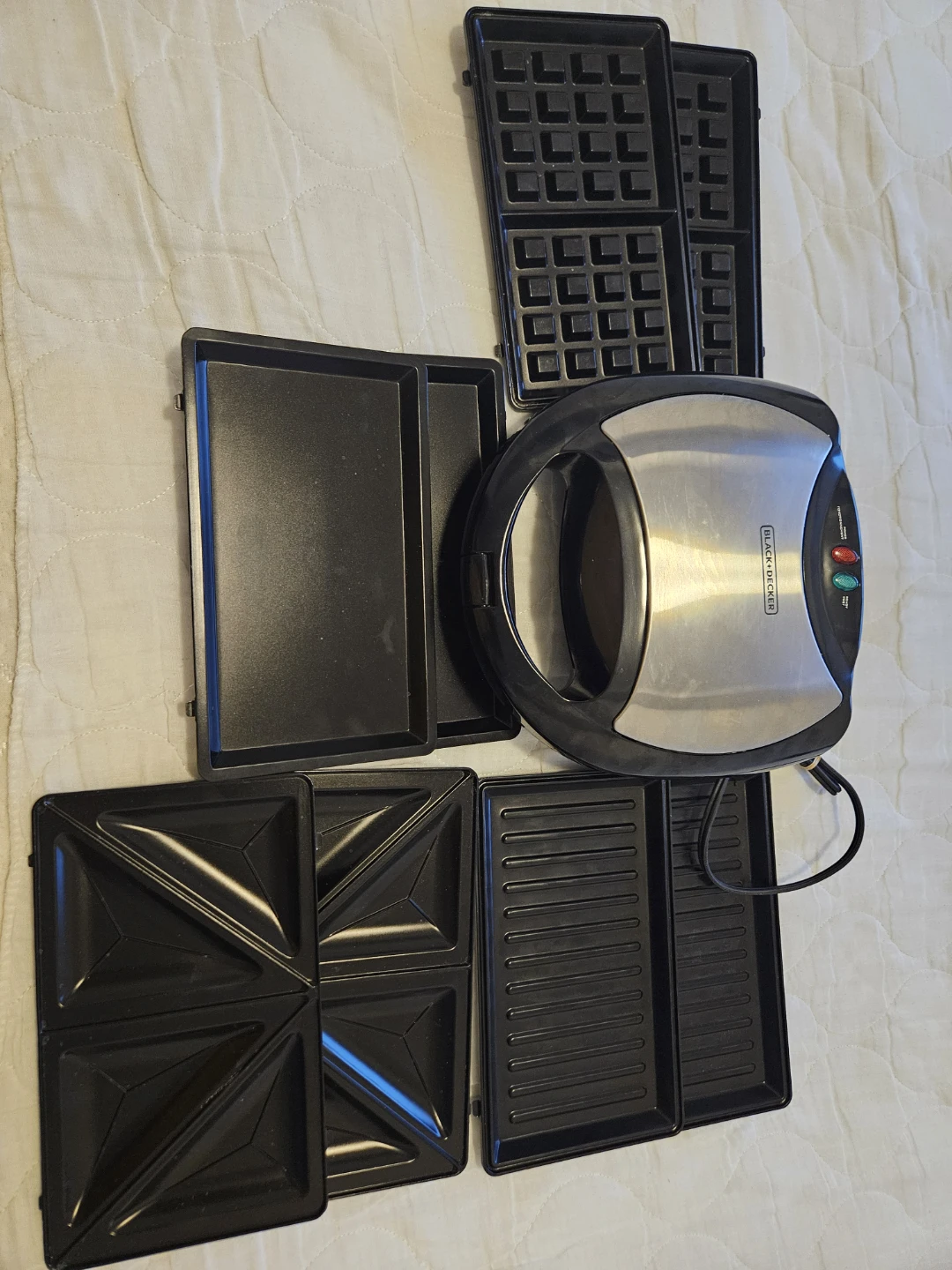 $8 Waffle Maker 4-in-1 Black and Decker Round - photo 3