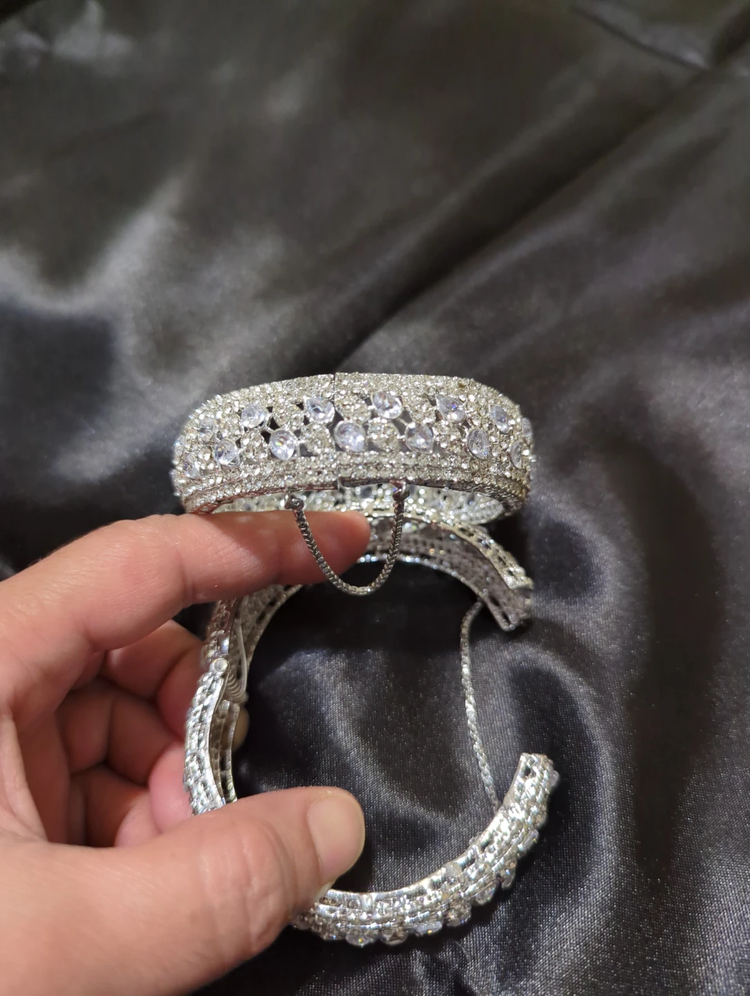Silver-toned crystal bangles - photo 3