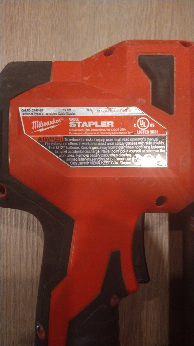 Milwaukee M12 Cable Stapler with Multiple Batteries - photo 3