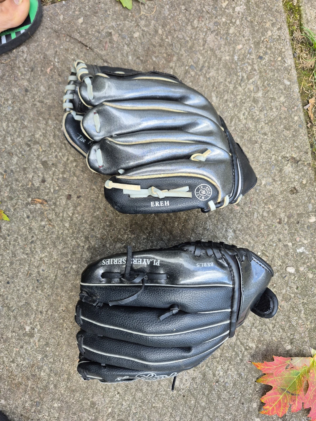 Rawlings Players Series Baseball Gloves (10" and 11") 🍁