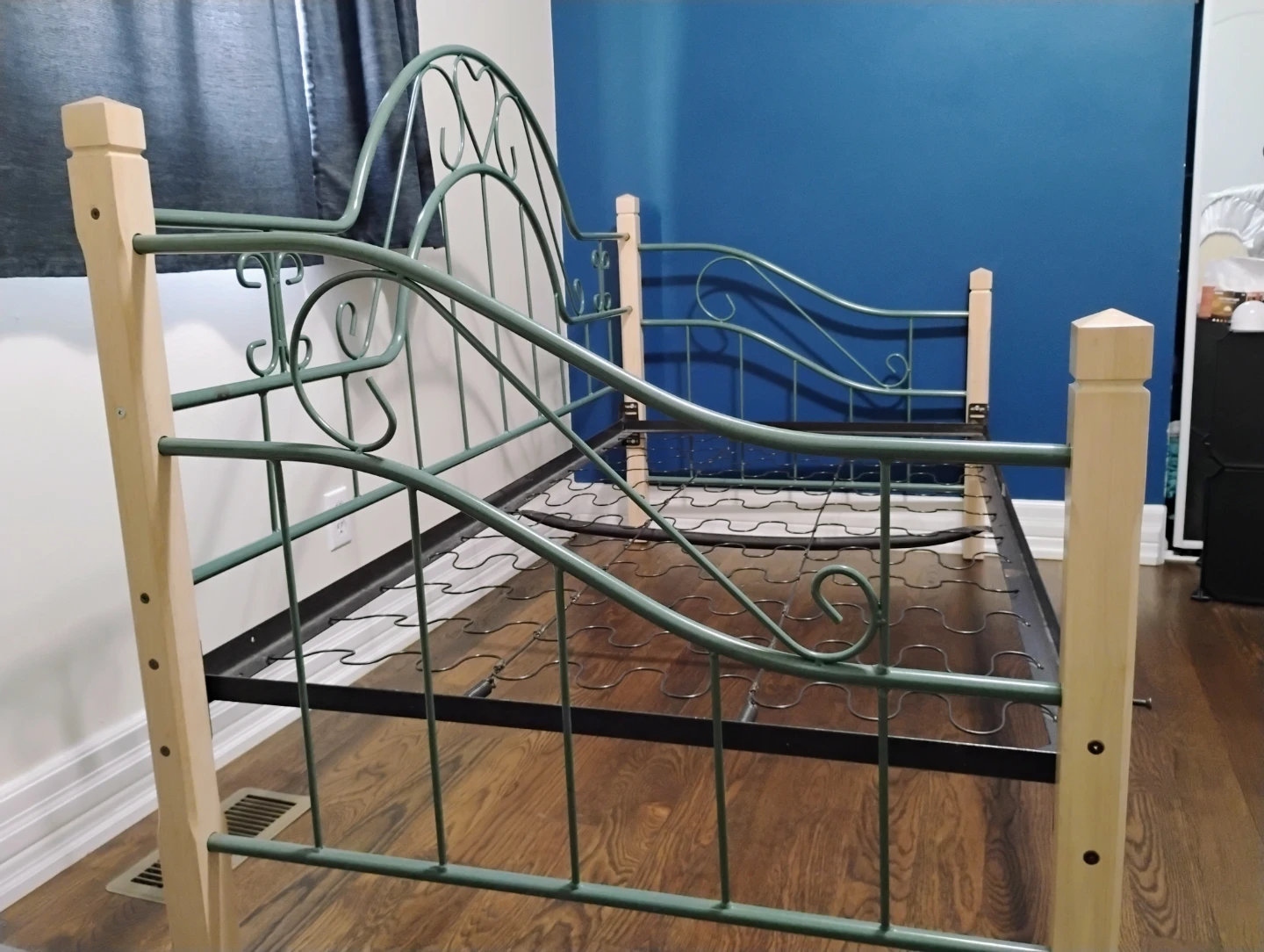 Green Metal and Wood Daybed Frame - photo 3