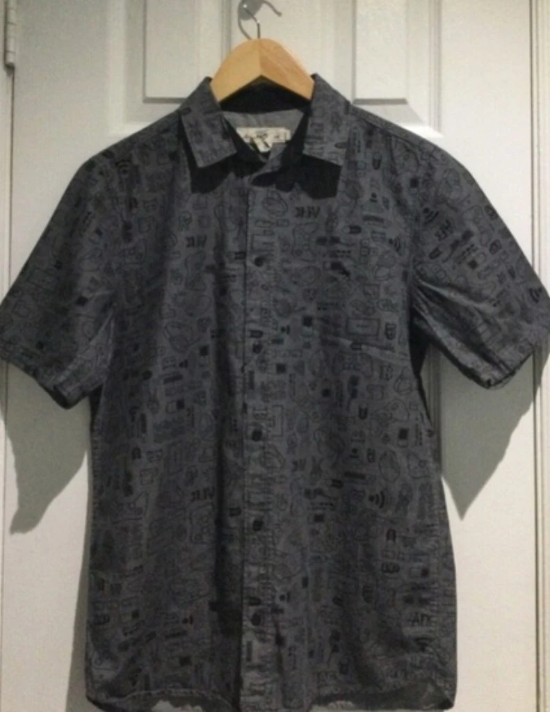 URGENT SALE! H&M Boys Gaming Print Short Sleeve Shirt - photo 2