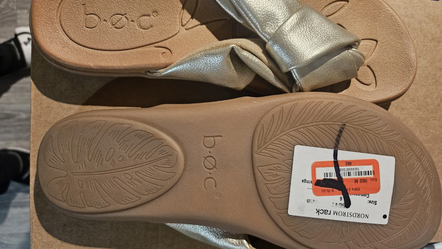 b.o.c Gold Metallic Sandals - photo 3