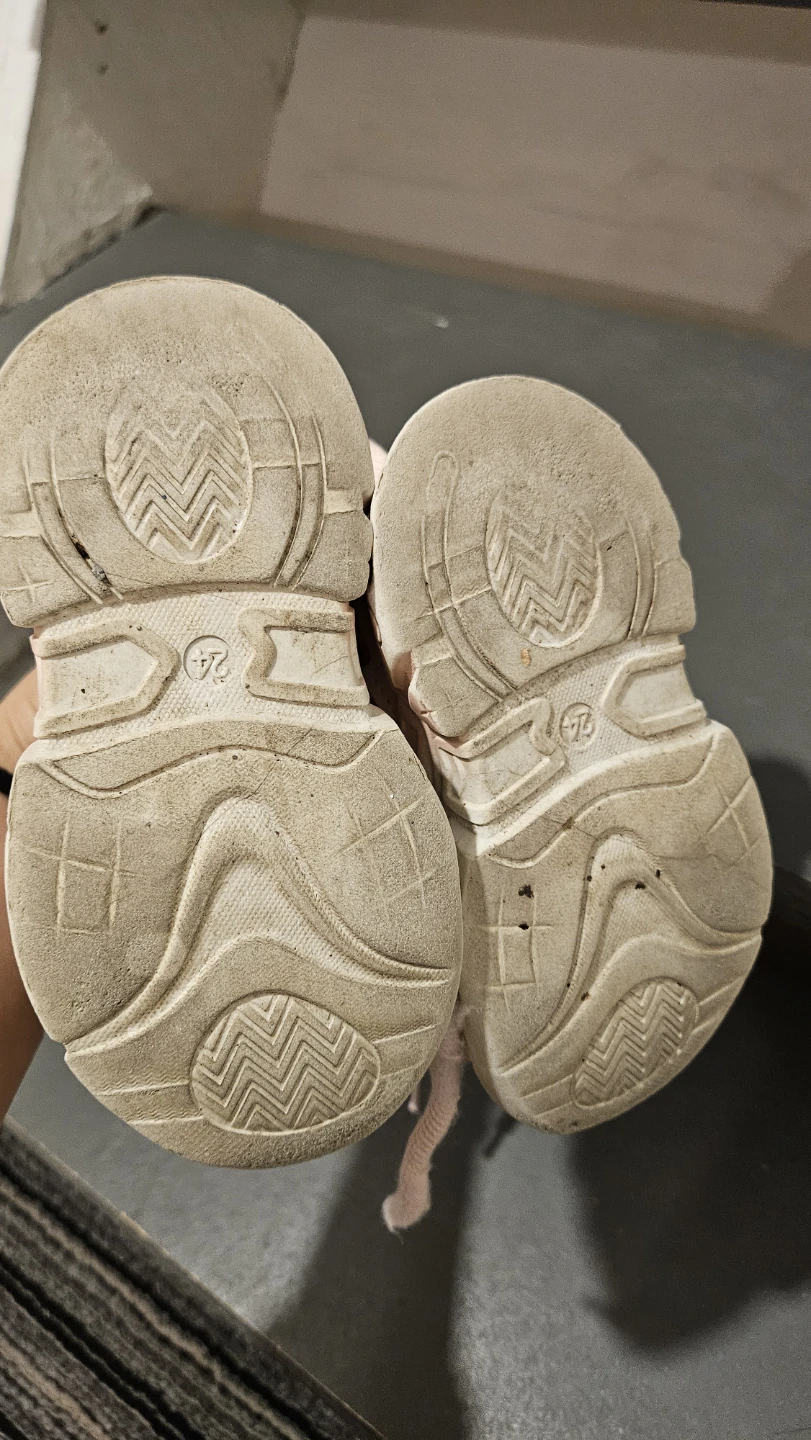 IY&T Toddler Sneakers Pink Size 6. - photo 3