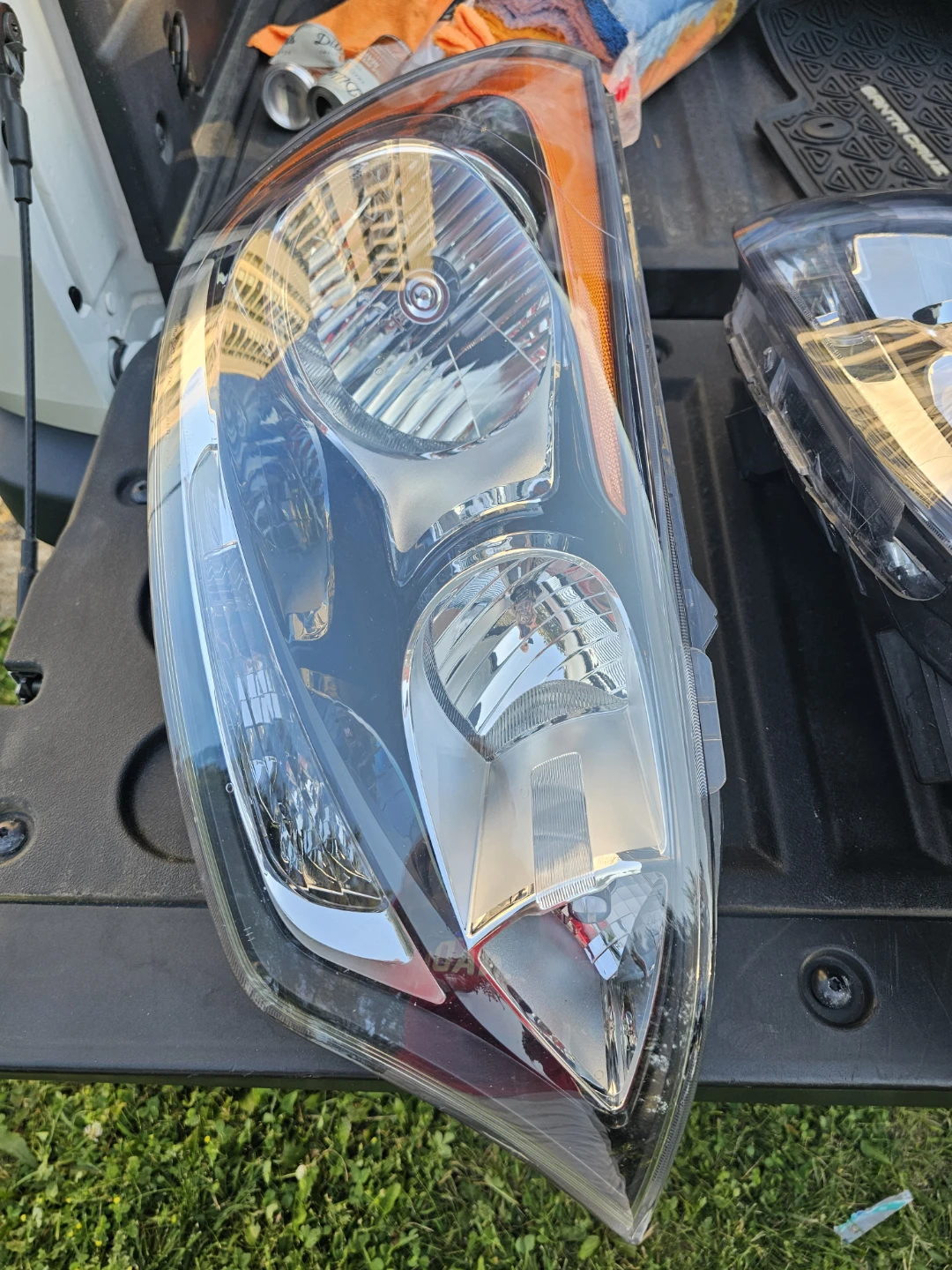 For 2012 to 2017 Kia Rio hatch back. Headlight Assembly. - photo 2