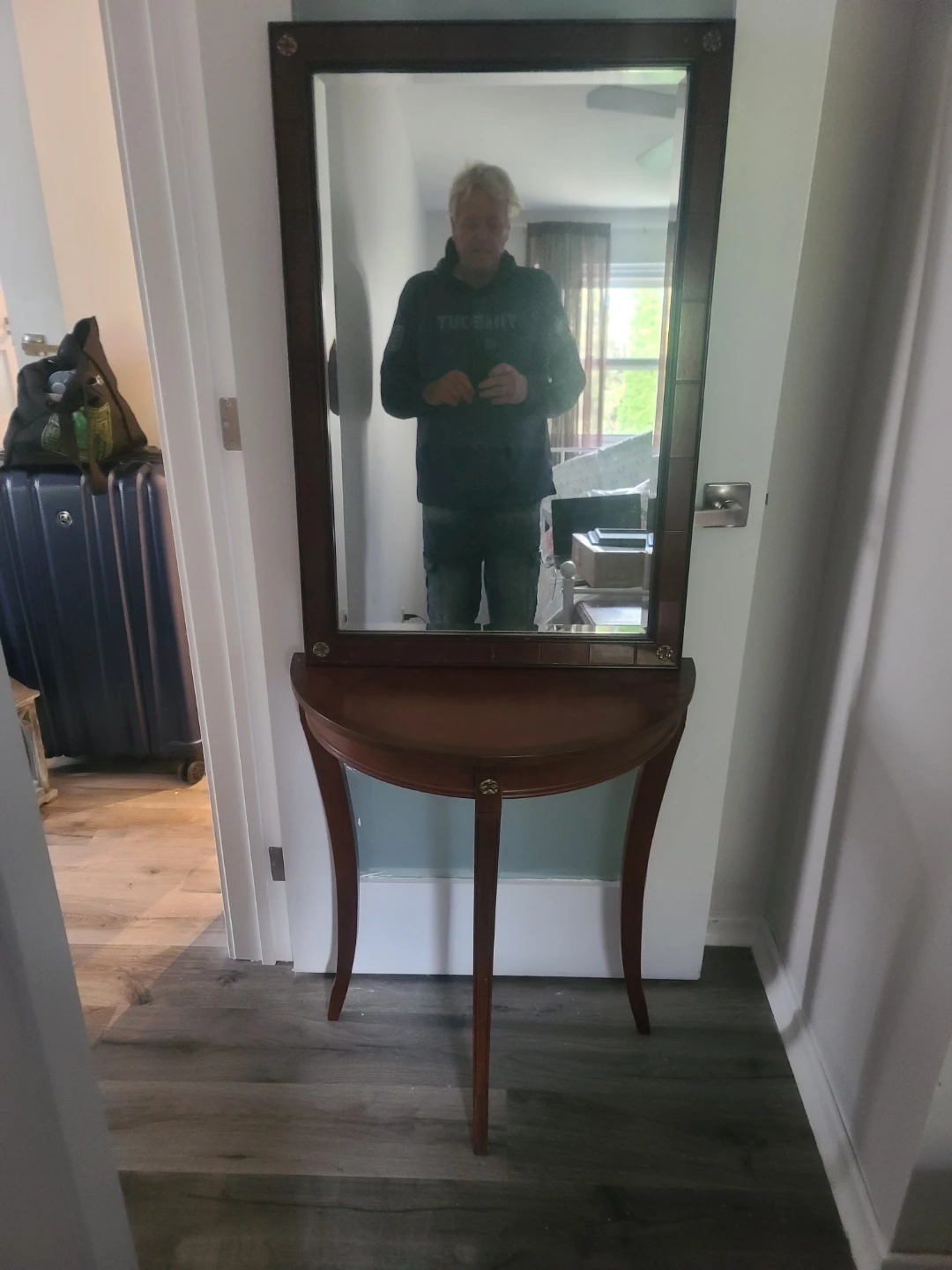 Traditional Wood Hallway Table with Mirror