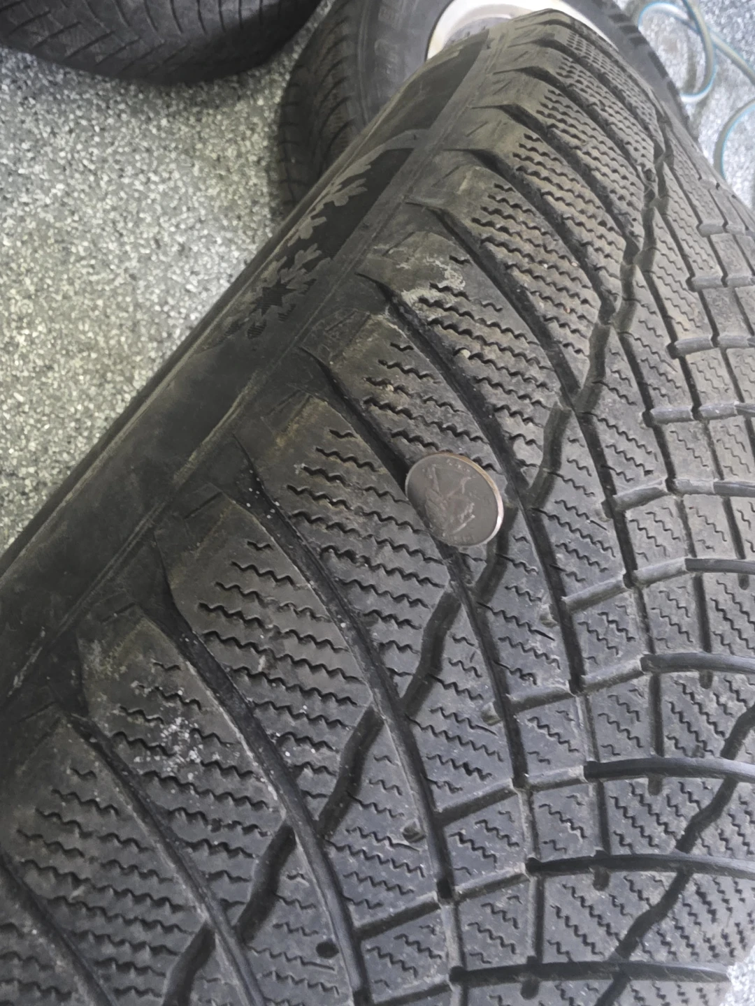 Motomaster Winter Edge II Tires 245/60R18 - photo 2