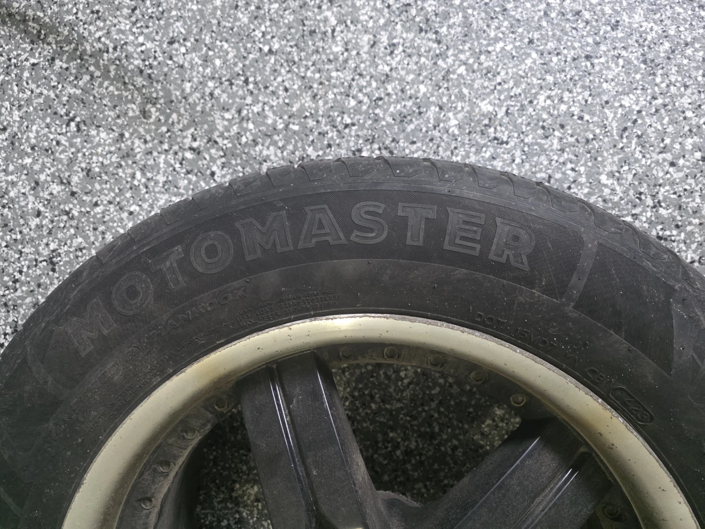 Motomaster Winter Edge II Tires 245/60R18 - photo 3