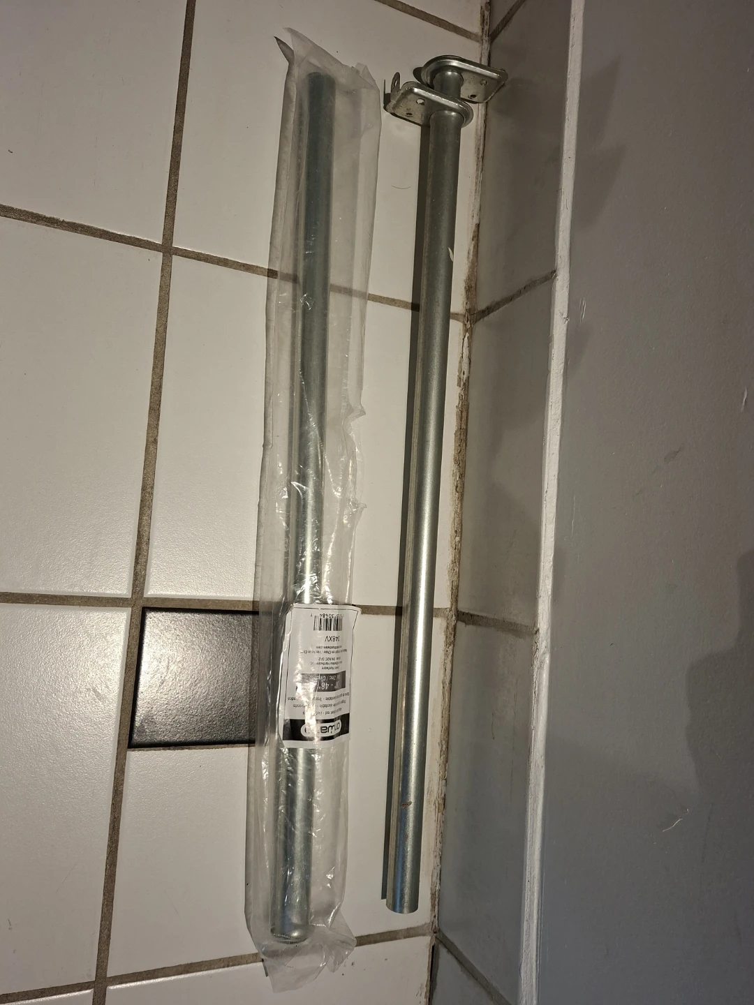 Onward Adjustable Closet Rod 30-48 inch