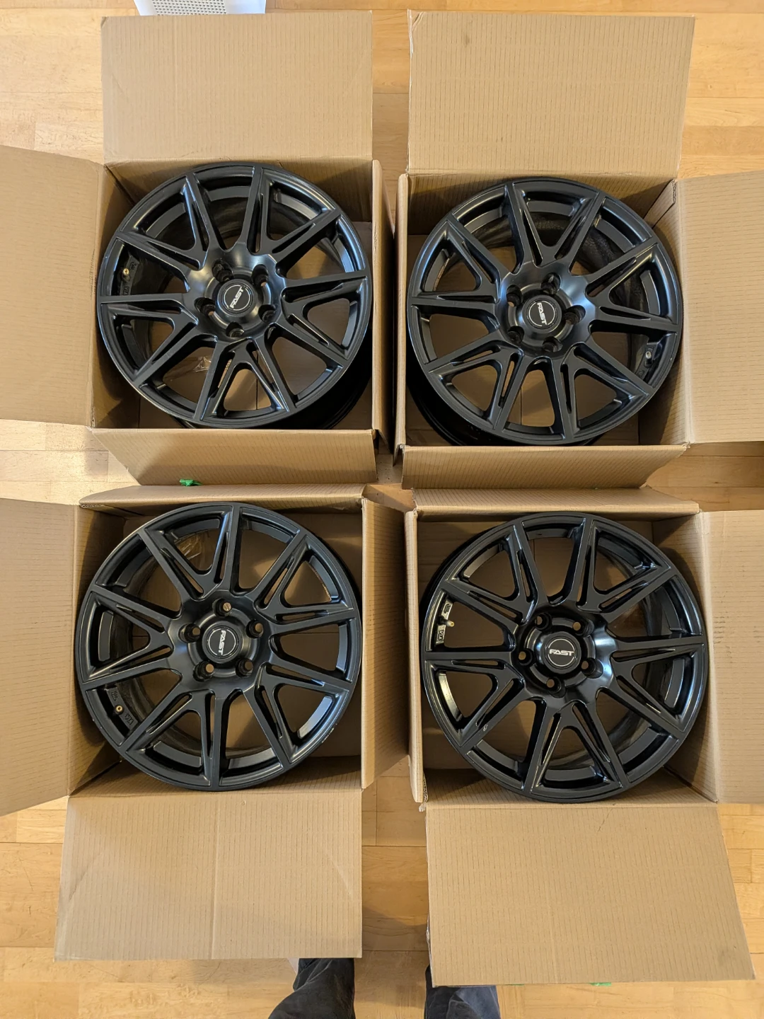 FAST Switch 17” Black Alloy Wheels + TPMS – Set of 4