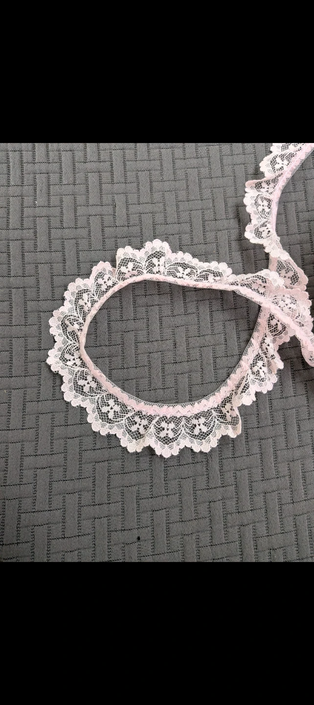 Light pink vintage ruffled lace trim - 2 yards for $3 - photo 5