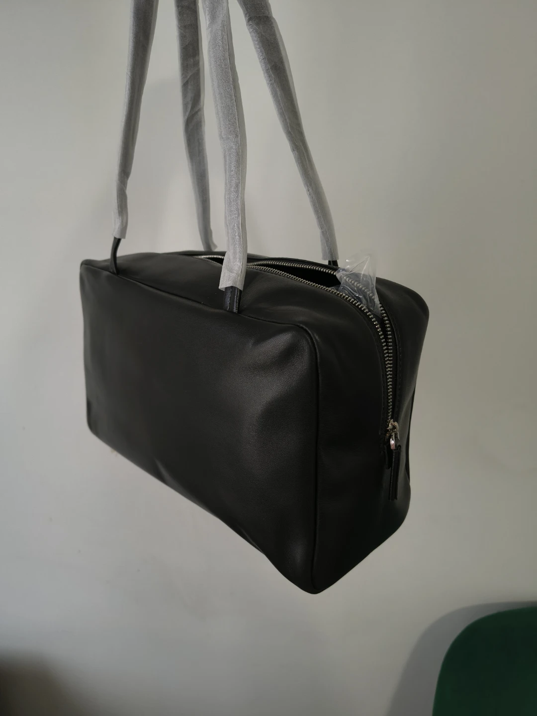 The row inspired Black Leather Shoulder Bag - photo 3