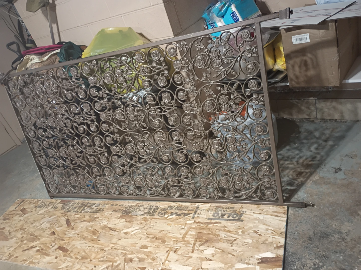 Vintage Metal Rose Design Decorative Screen