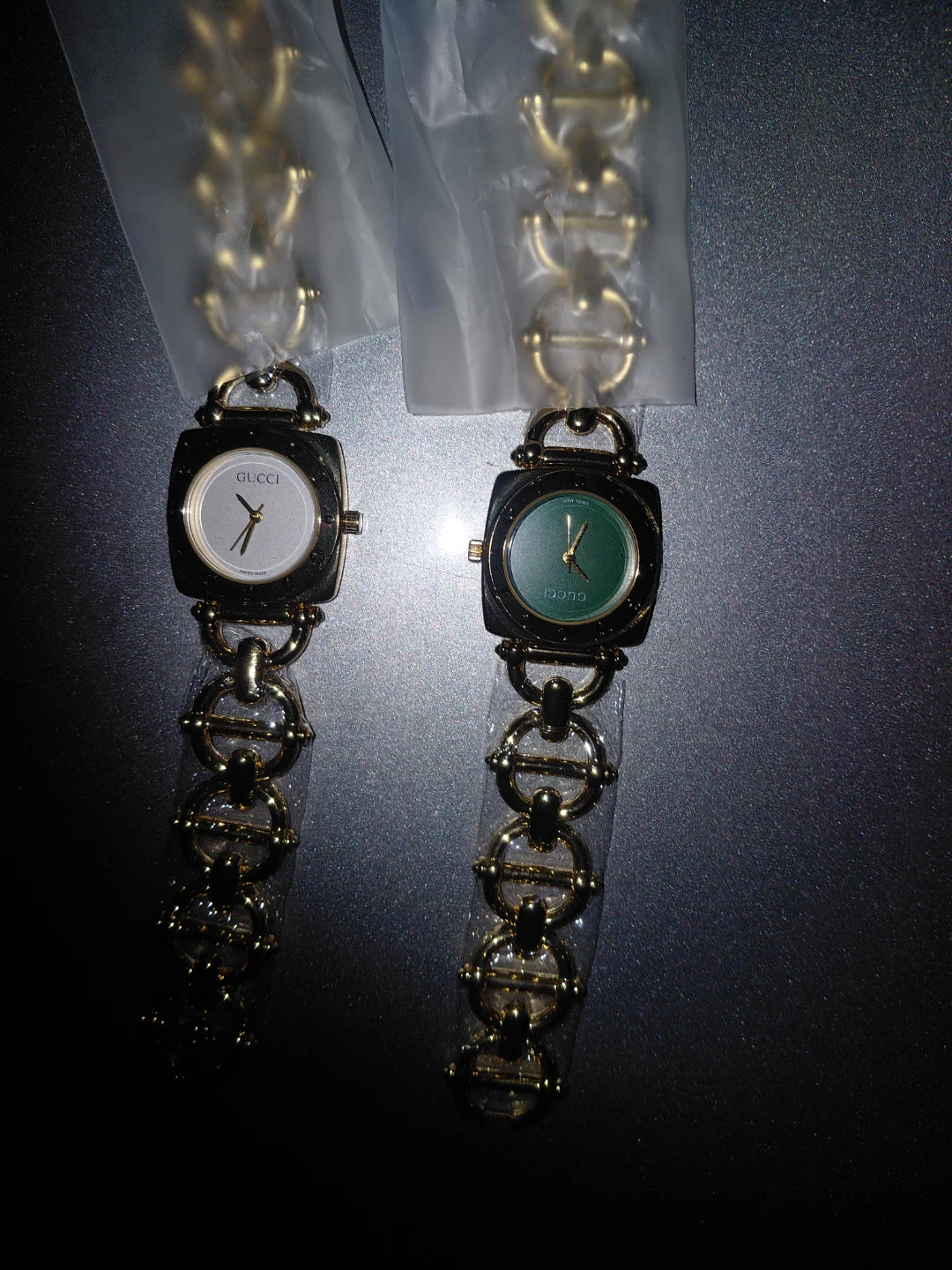 Two Gucci Analog Wristwatches - photo 2