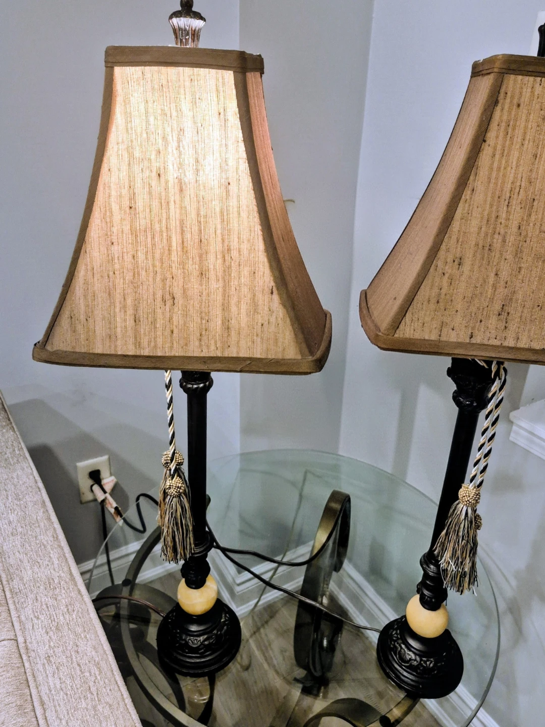 Elegant Two Vintage Style Table Lamps - photo 2