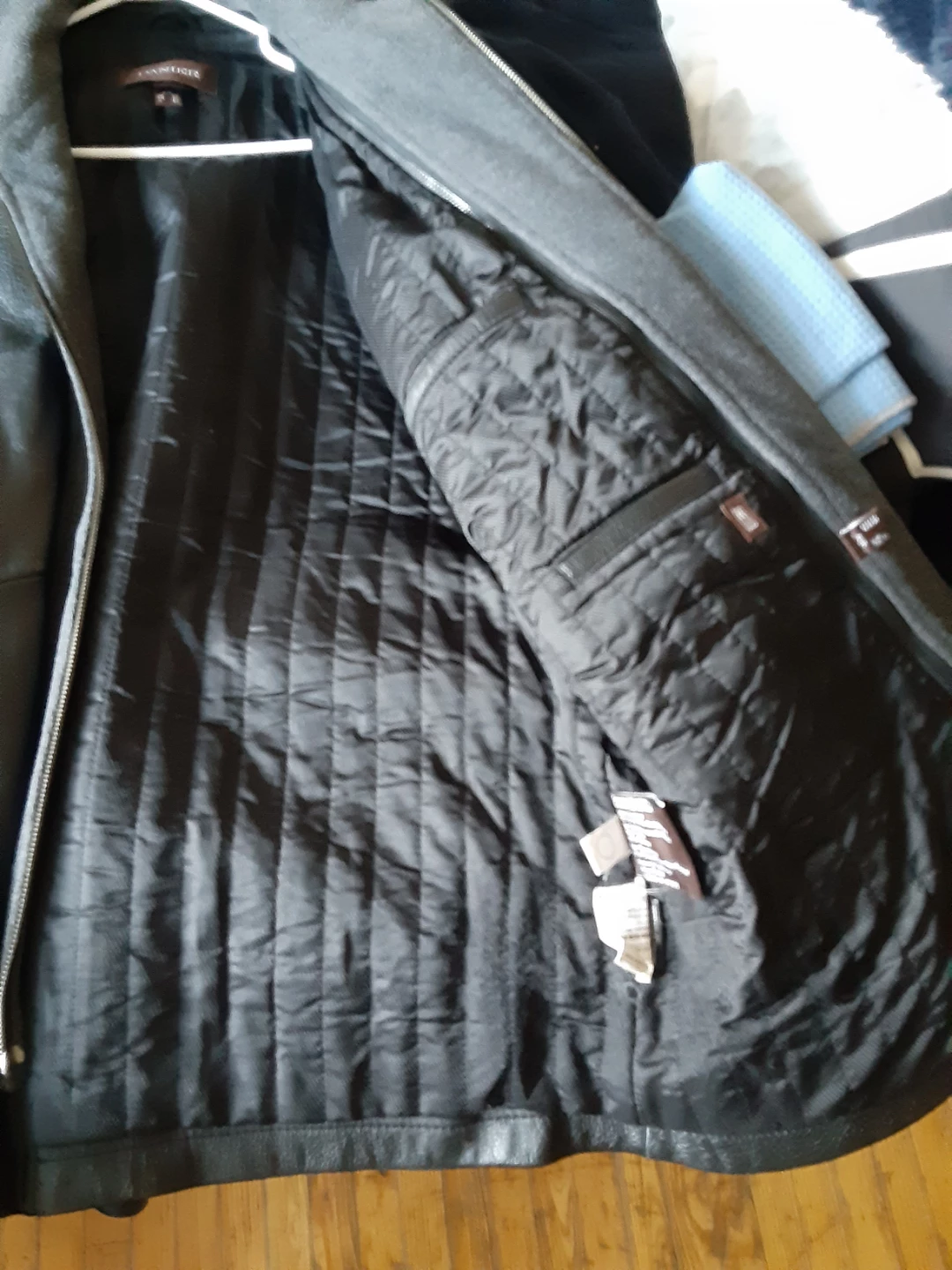 Danier Black Leather Jacket - photo 3