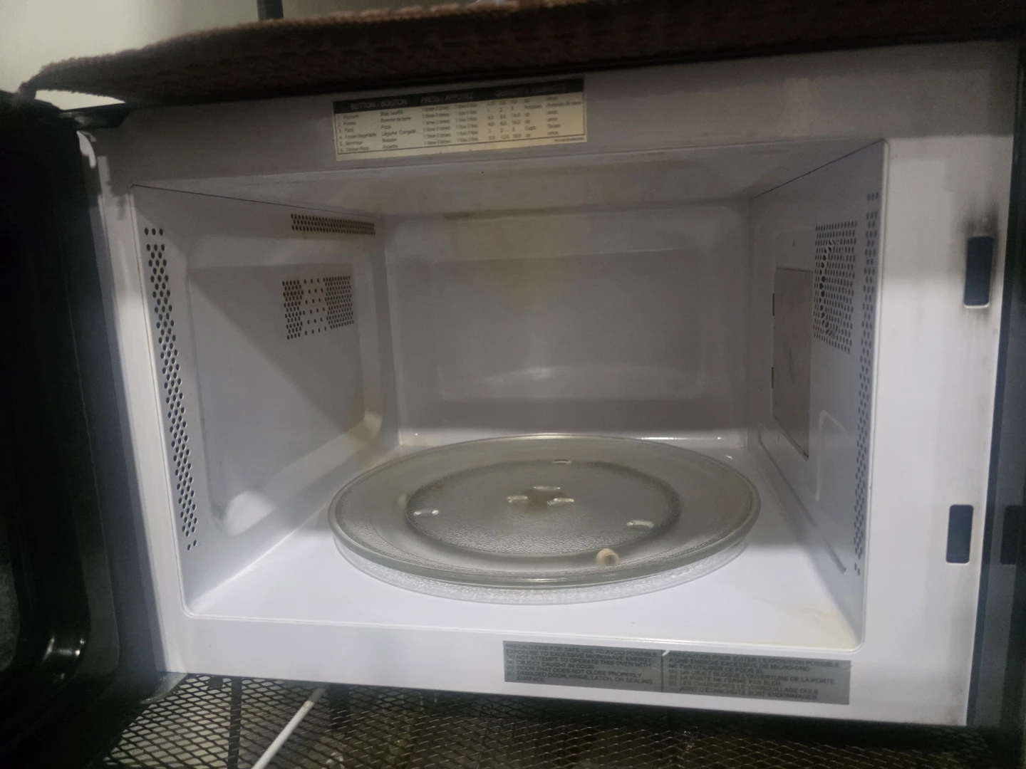 Toshiba Microwave Oven - photo 3