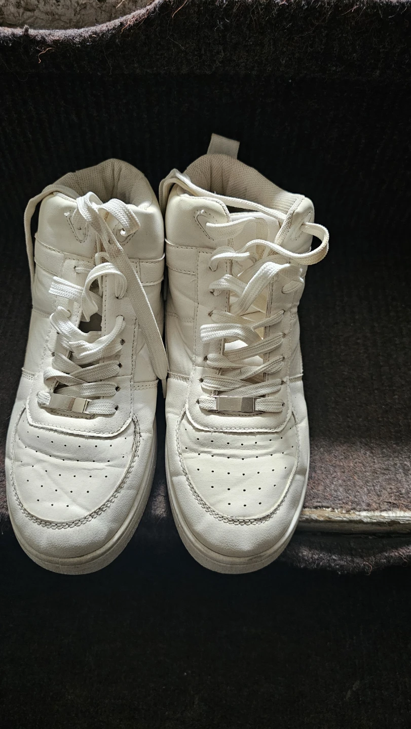 White high-top sneakers - photo 3