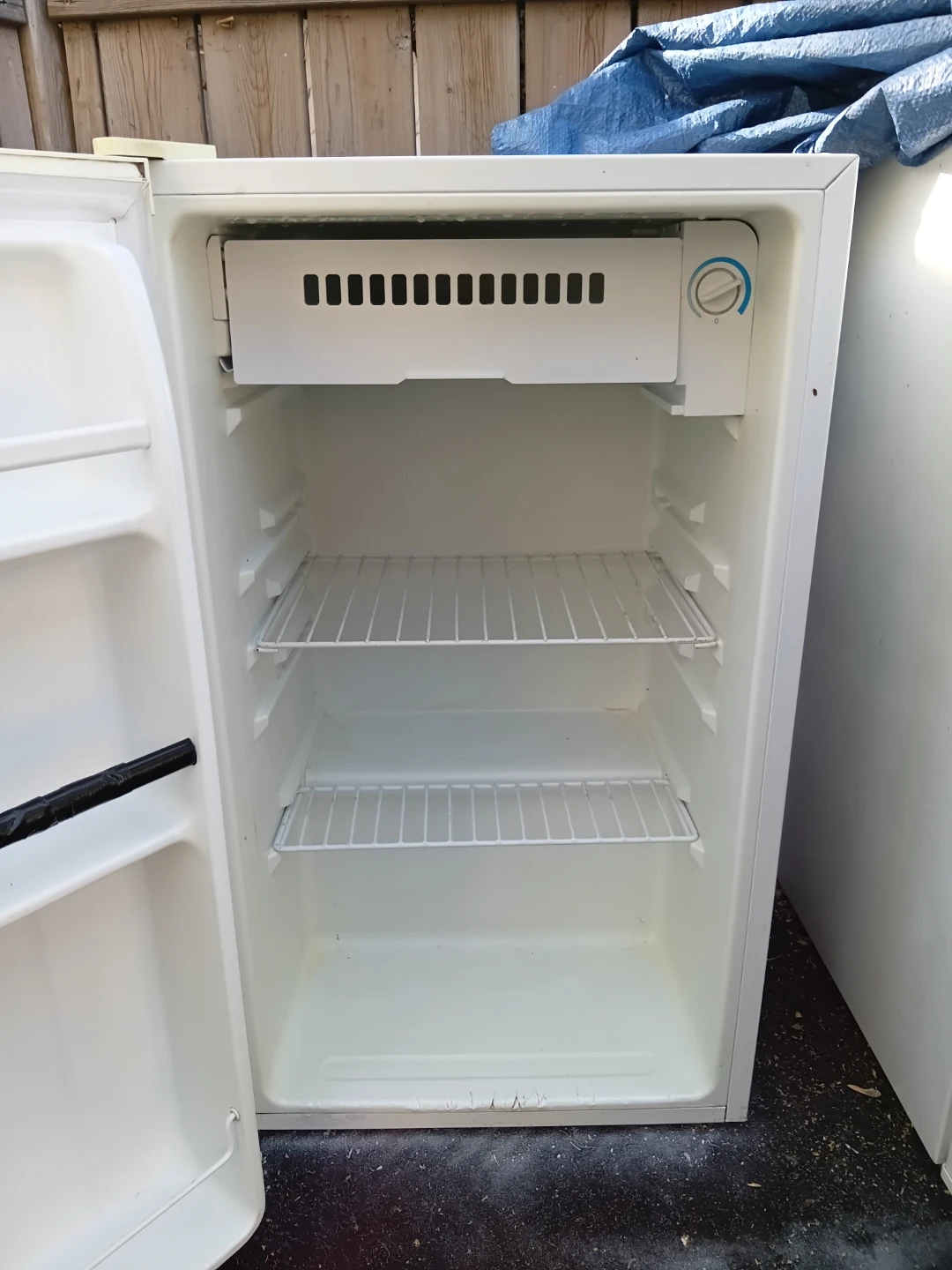 Danby Designer Compact Mini Fridge READ DESCRIPTION ON SIZE - photo 2