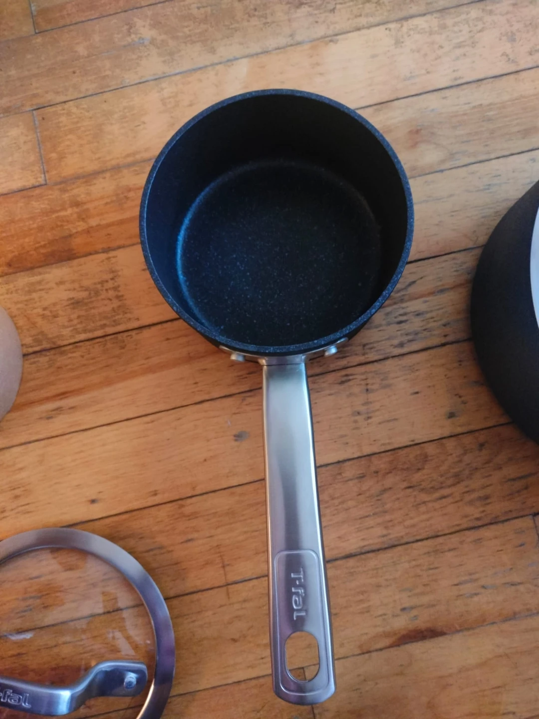 New T-fal Non-Stick Pans Set with Glass Lids (2 Pots + 2 Lids) - photo 2