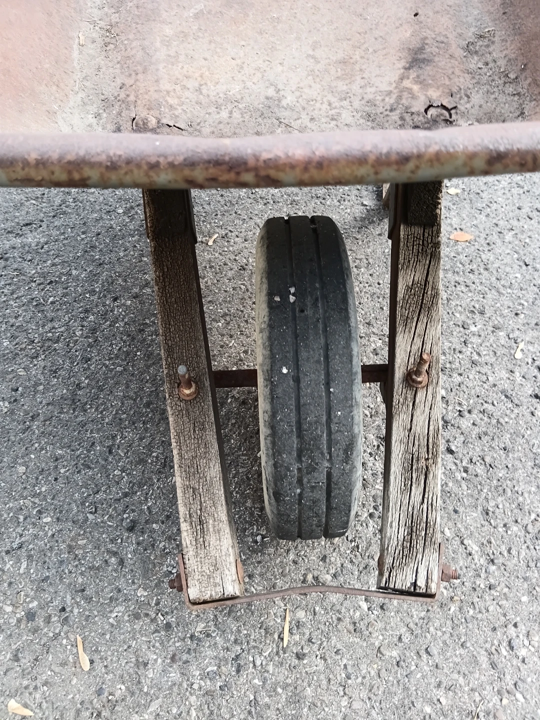 Compact Metal Wheelbarrow - photo 3
