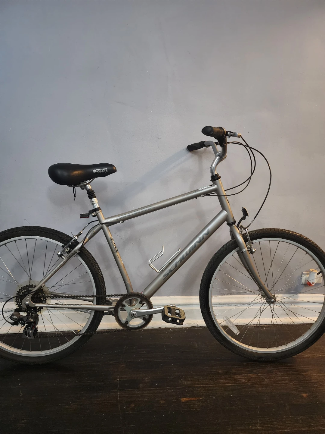 🚲✨ SCHWINN SILVER BIKE – 26” WHEELS – $120 ✨🚲