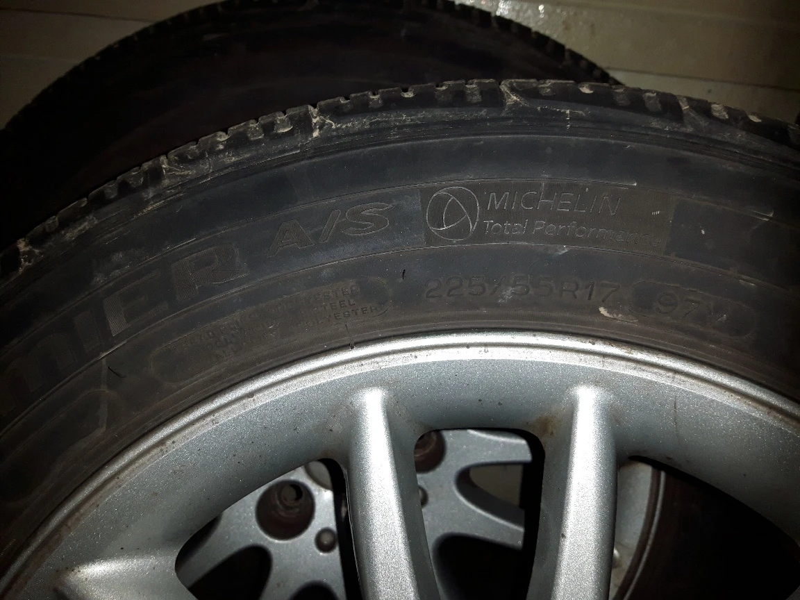 Chrysler 17" aluminum rims and Michelin tires - photo 3