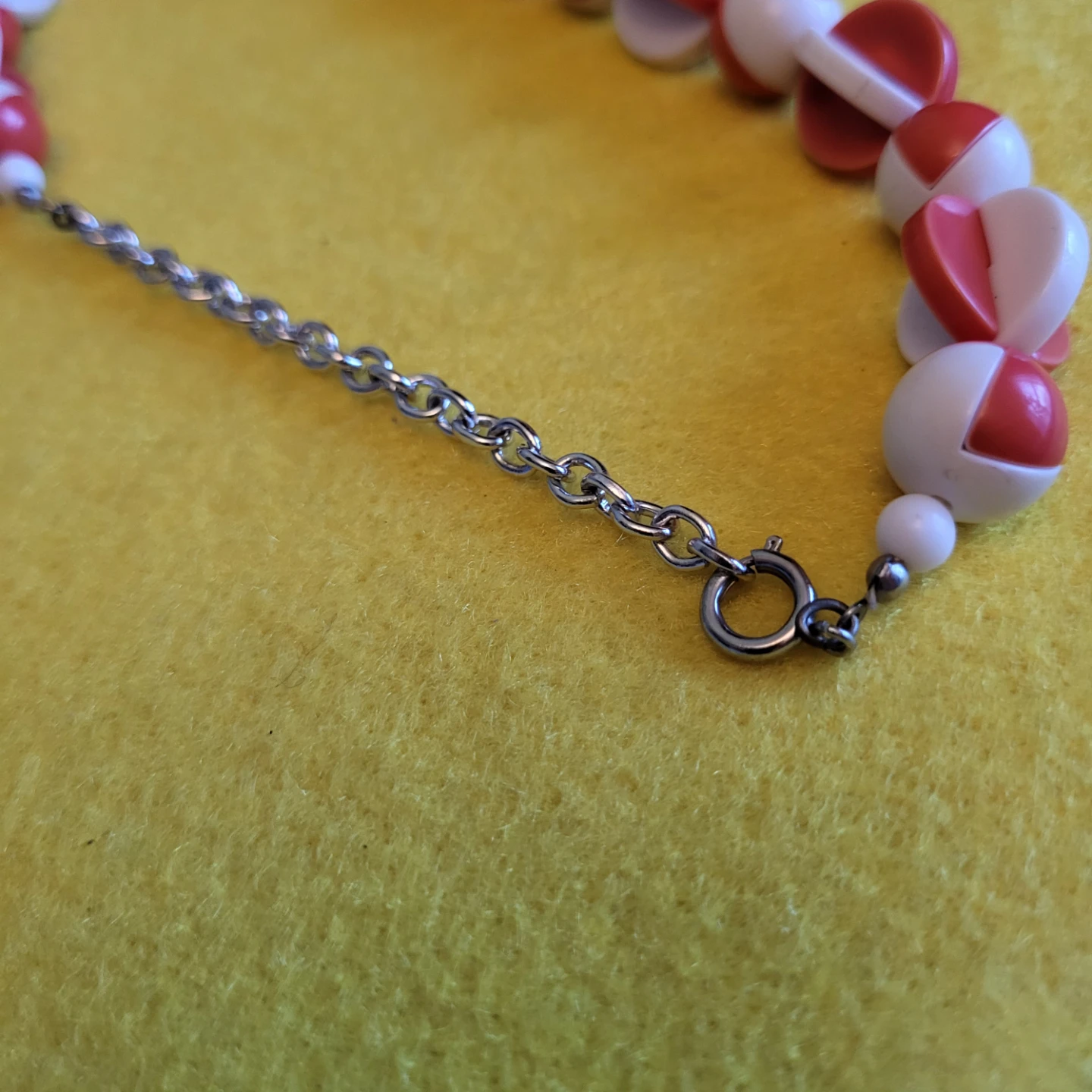 Vintage red and white beaded necklace - photo 2