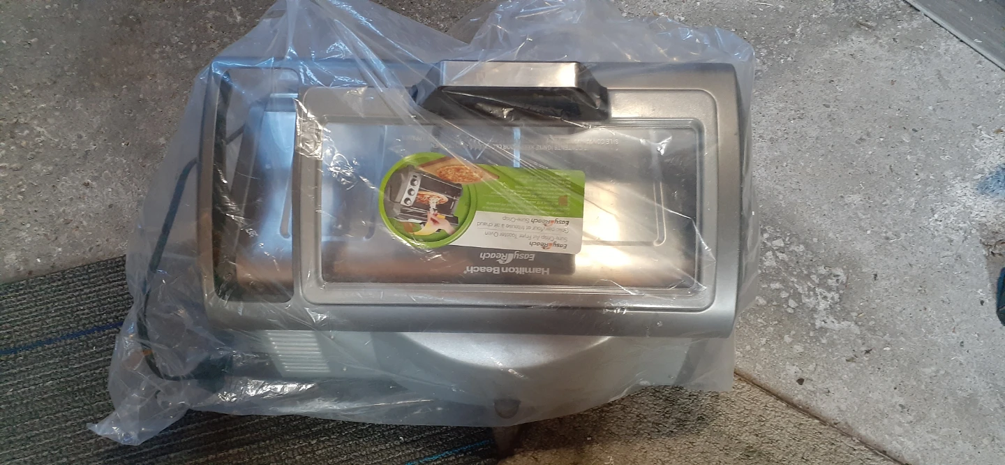 Hamilton Beach Easy Reach Sure-Crisp Air Fry Toaster Oven - photo 2