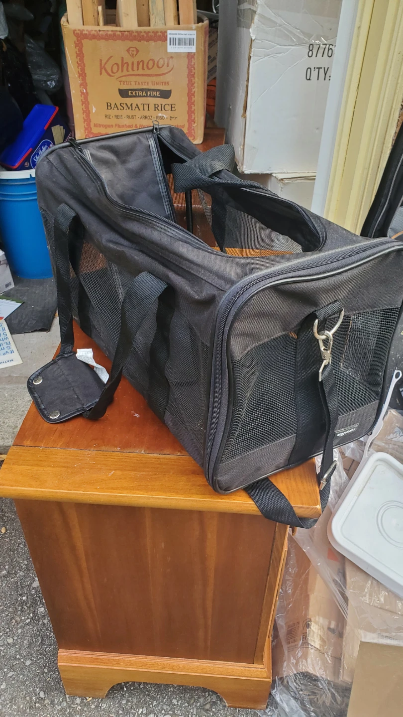 AmazonBasics Black Pet Carrier