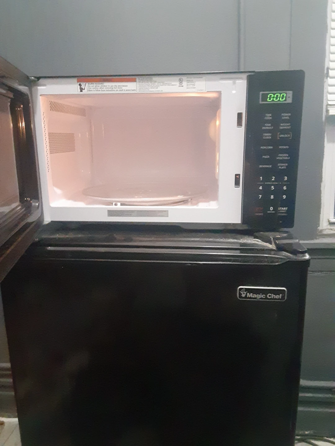 Black and Decker Countertop Microwave - photo 2