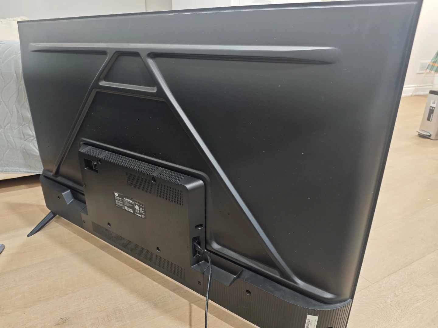 Like New TCL 50-inch 4K UHD Smart Roku TV 50S451-CA - photo 4