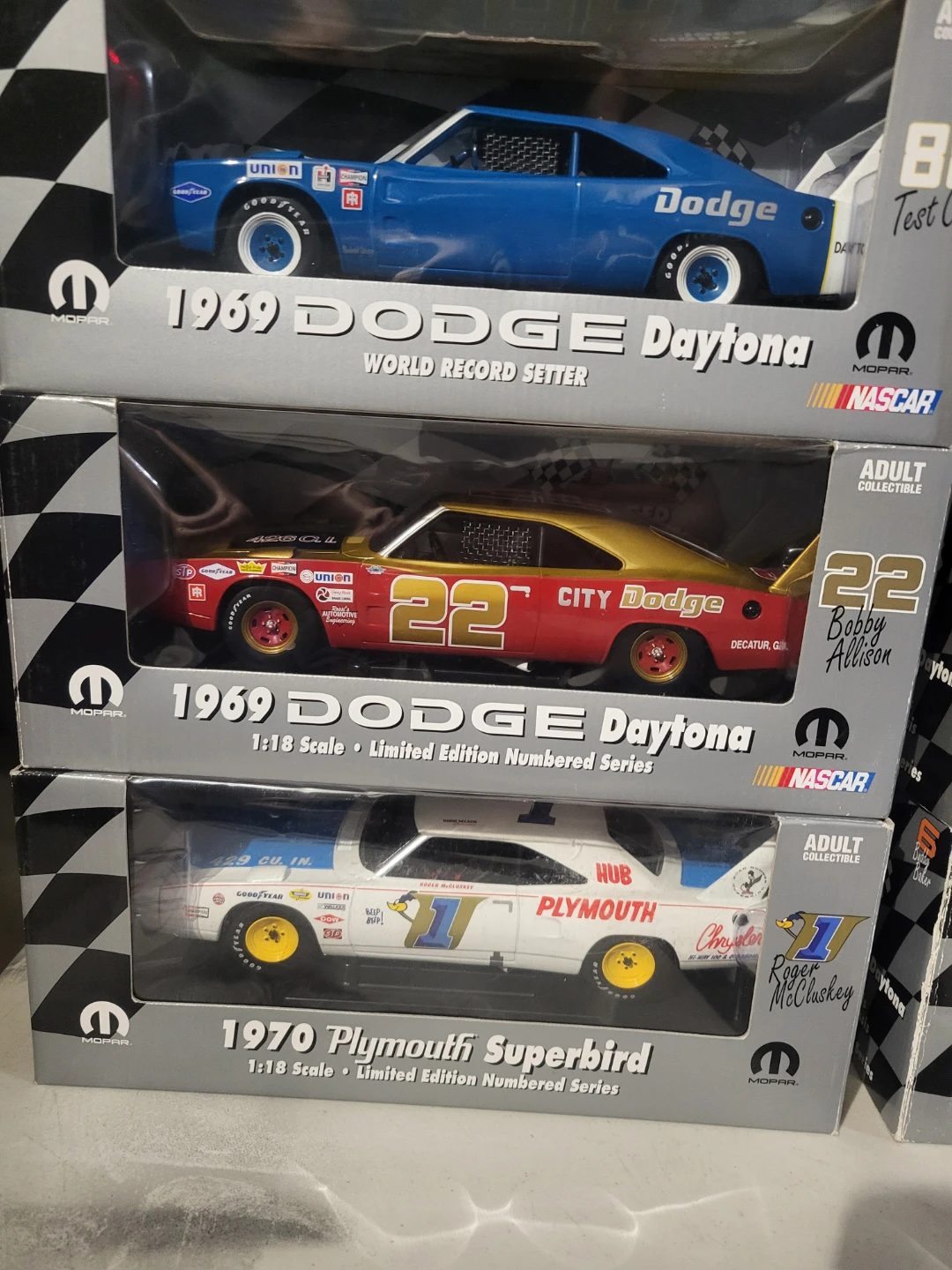 Daytona and superbirds in 1:18 Scale Die-Cast Muscle Cars - photo 4