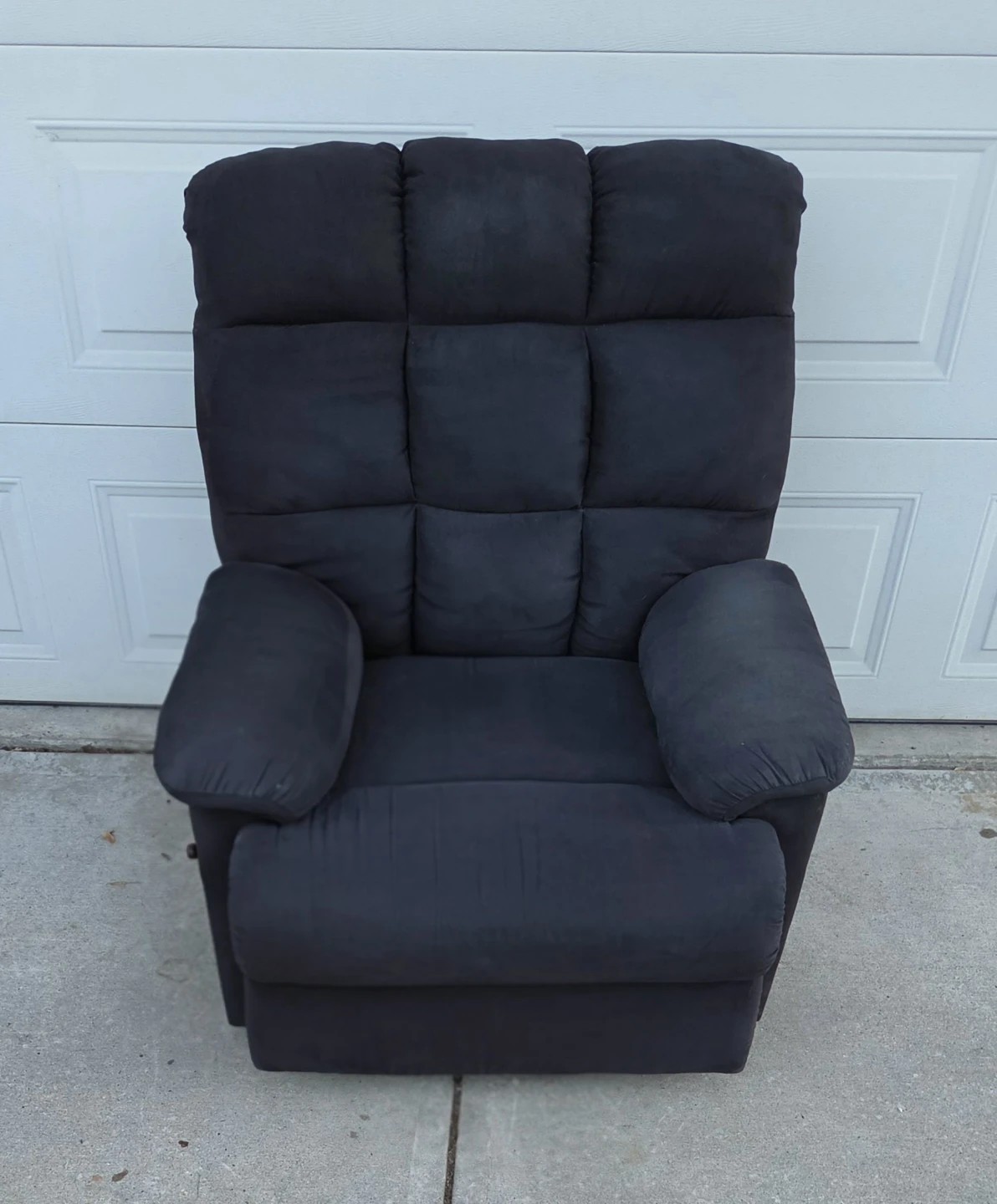Black Microfiber Wall Hugger Recliner. Mint From Showhome! - photo 4