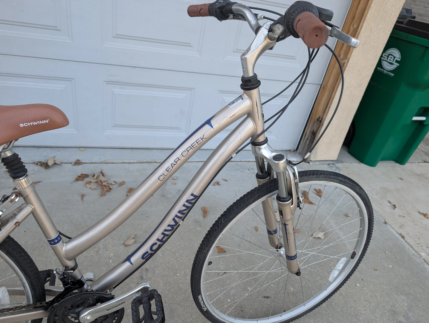 Schwinn Clear Creek Hybrid Bicycle 28" - photo 3