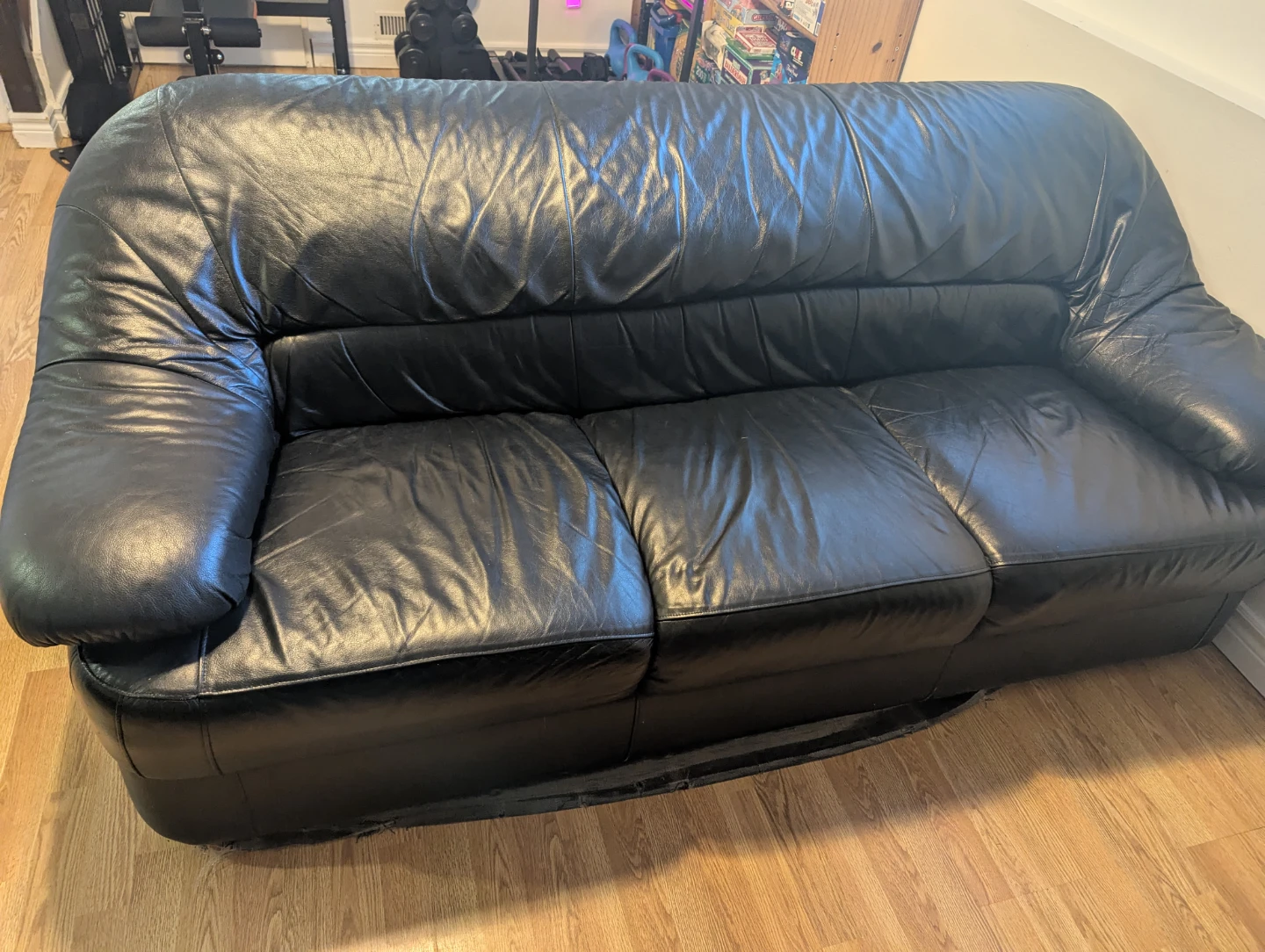Black Leather Three-Seater Sofa - photo 5