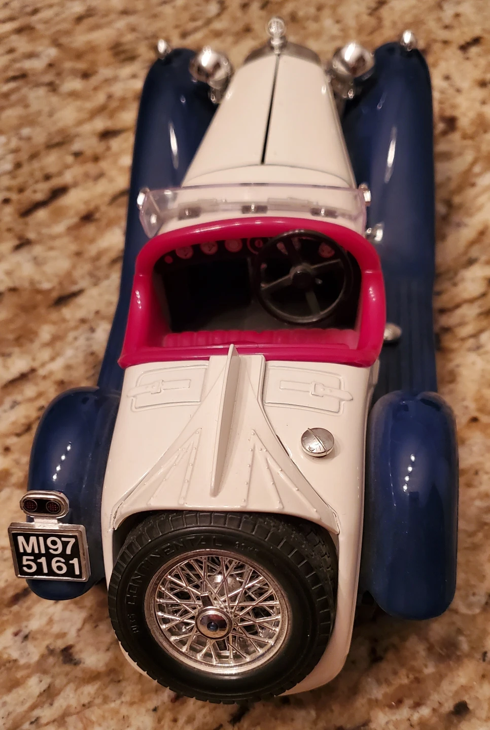 Bburago 1932 Alfa Romeo 2300 Spider Model Car - photo 2