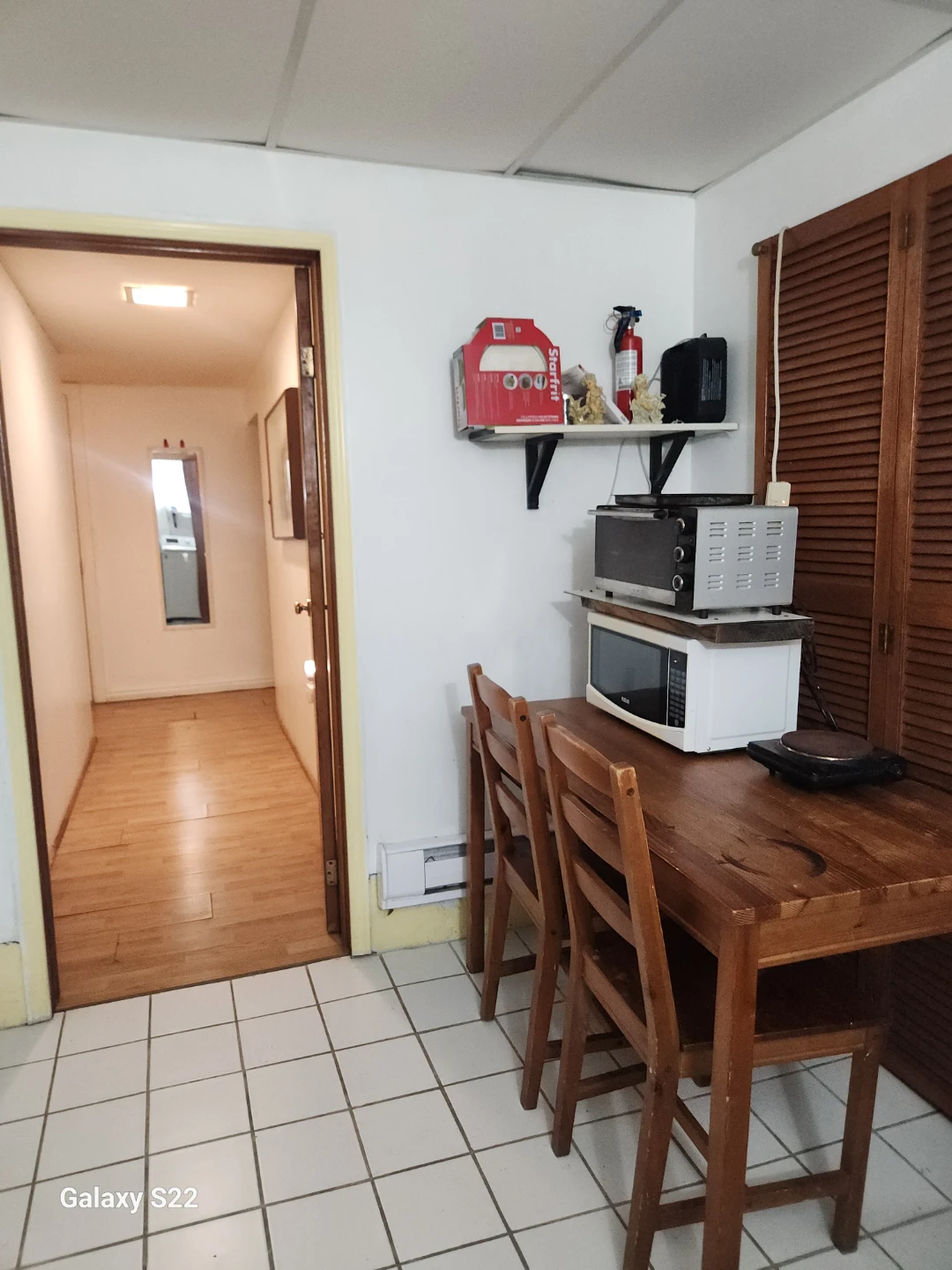 Private room for male  suited for working or student - photo 3