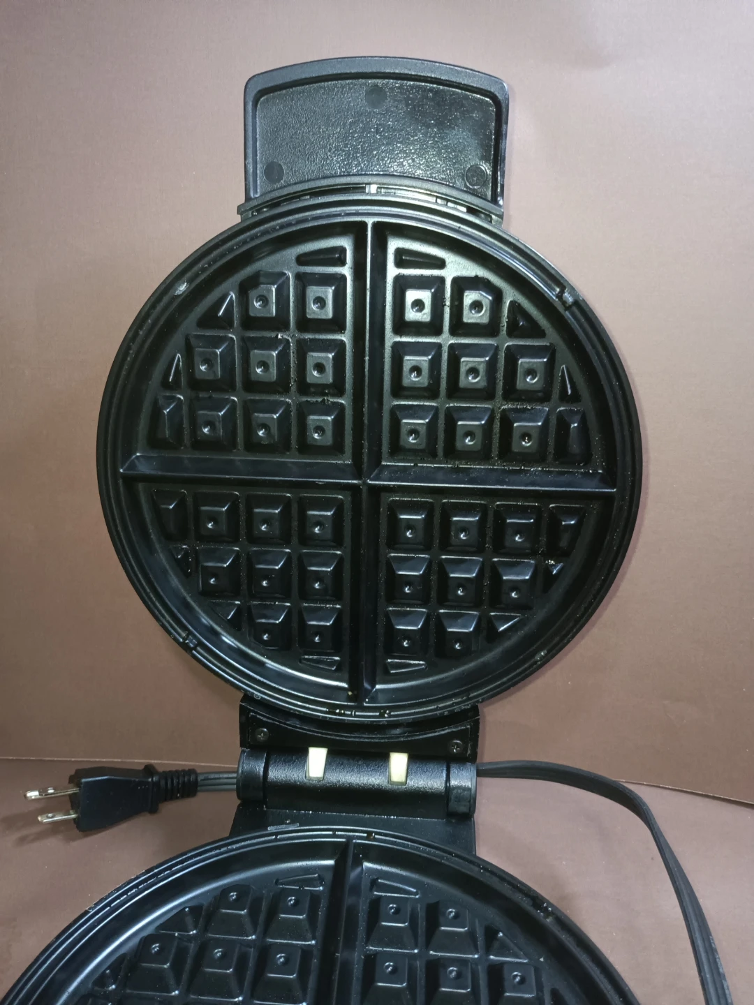 Black & Decker Waffle Maker - photo 3